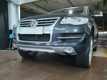 Накладка на передний бампер Volkswagen Touareg GP рестайлинг
